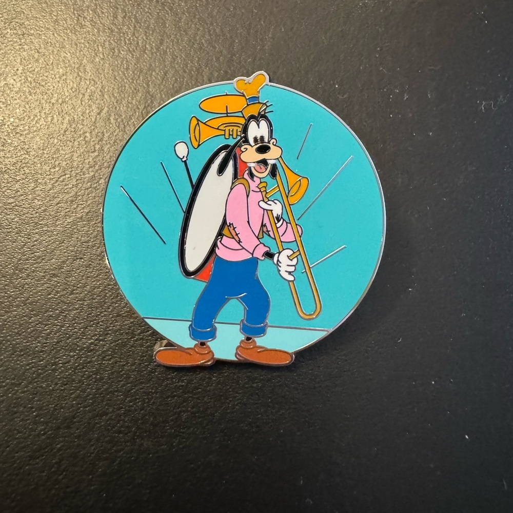 Mickey Mouse Club Mystery Pin Goofy